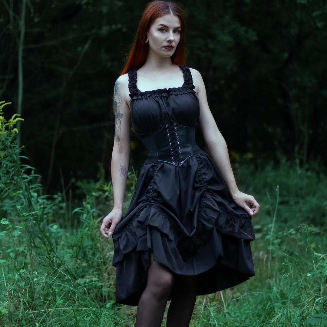 ROBE BRETELLE NOIR MEDIEVAL VICTORIENNE SERREAGE