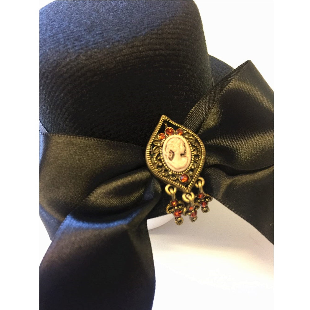 MINI CHAPEAU BIJOUX CHEVEUX AVEC BROCHE CAMEE