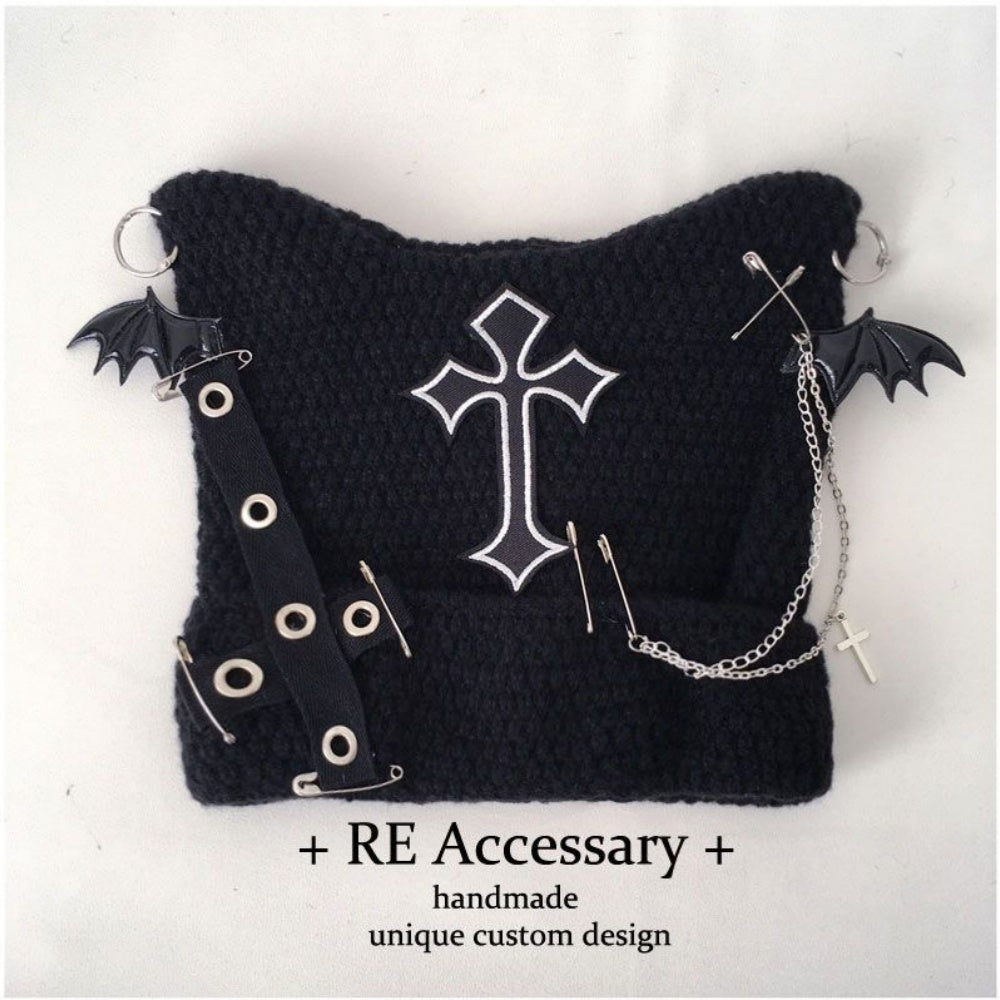 BONNET OREILLE NOIR EPINGLE CHAINE CROIX GOTH