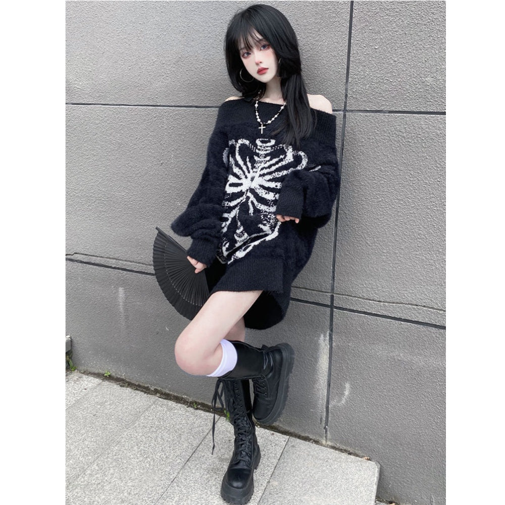 PULL GOTHIQUE NOIR SKULLE BRETELLE