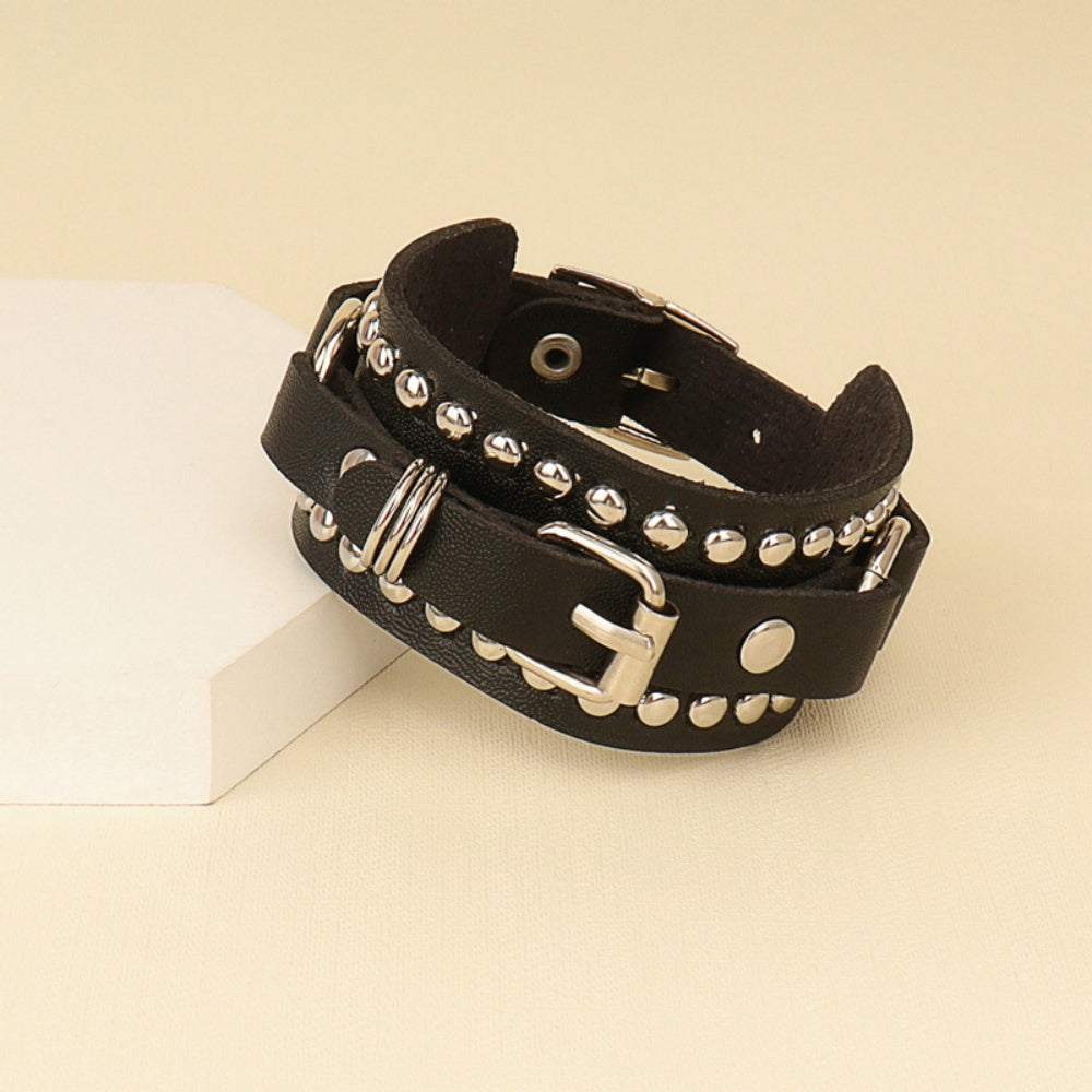 BRACELET AVEC CLOUS GOTHIQUE