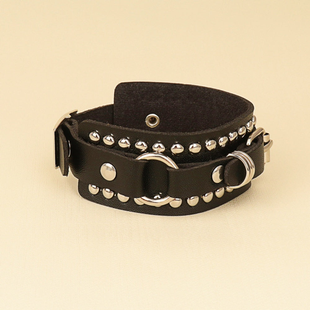 BRACELET AVEC CLOUS GOTHIQUE