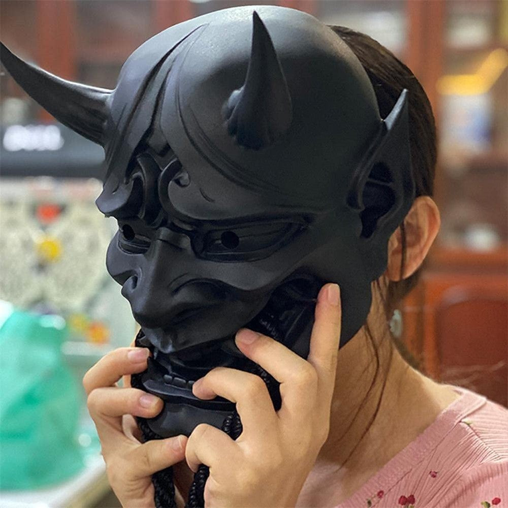 MASQUE LATEX ONI TENGU NOIR AVEC CORDE