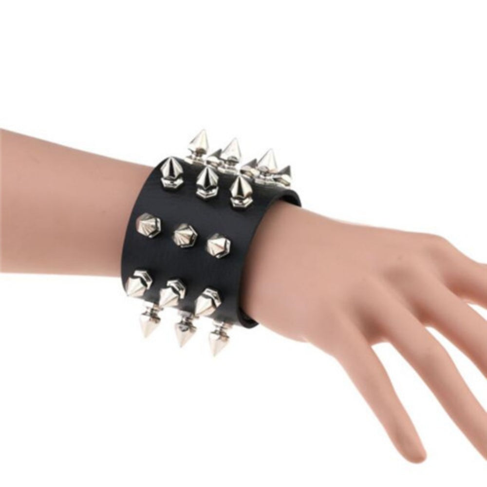 BRACELET CLOUS GOTHIQUE