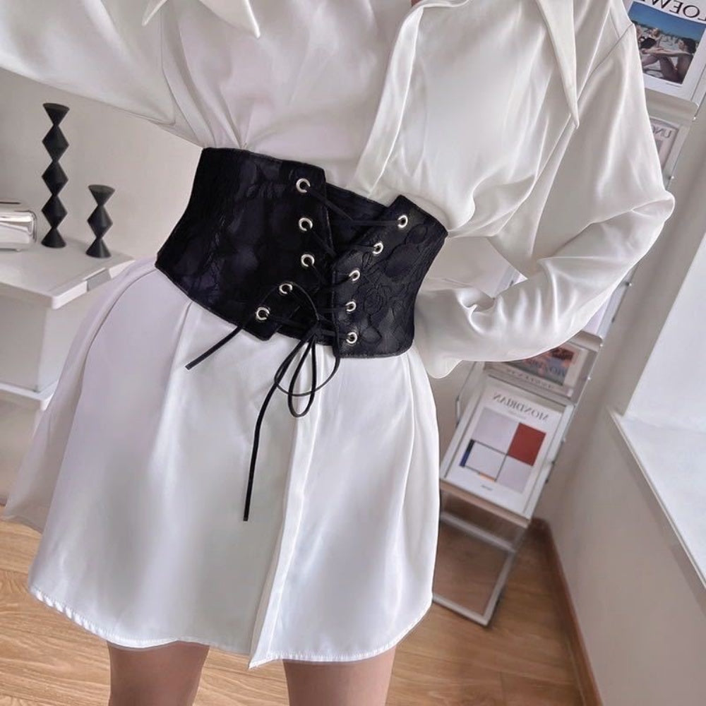 SERRE TAILLE LARGE DENTELLE