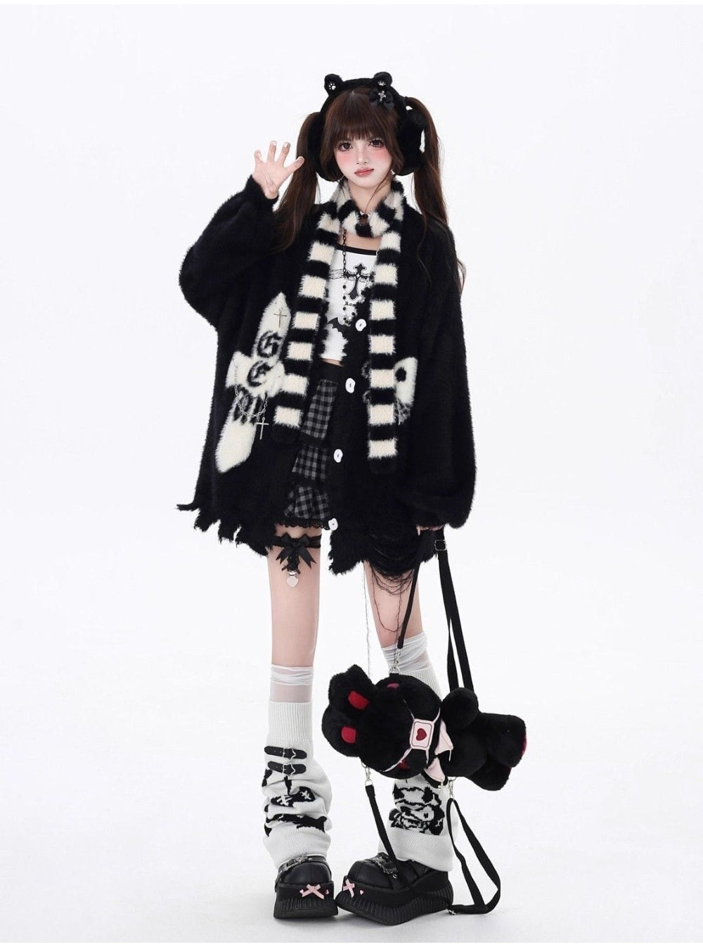 PULL DEMON GOTH AVEC ECHARPE NOIR