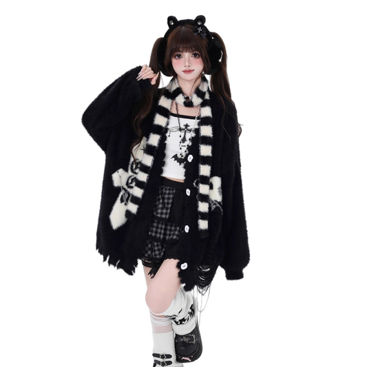 PULL DEMON GOTH AVEC ECHARPE NOIR