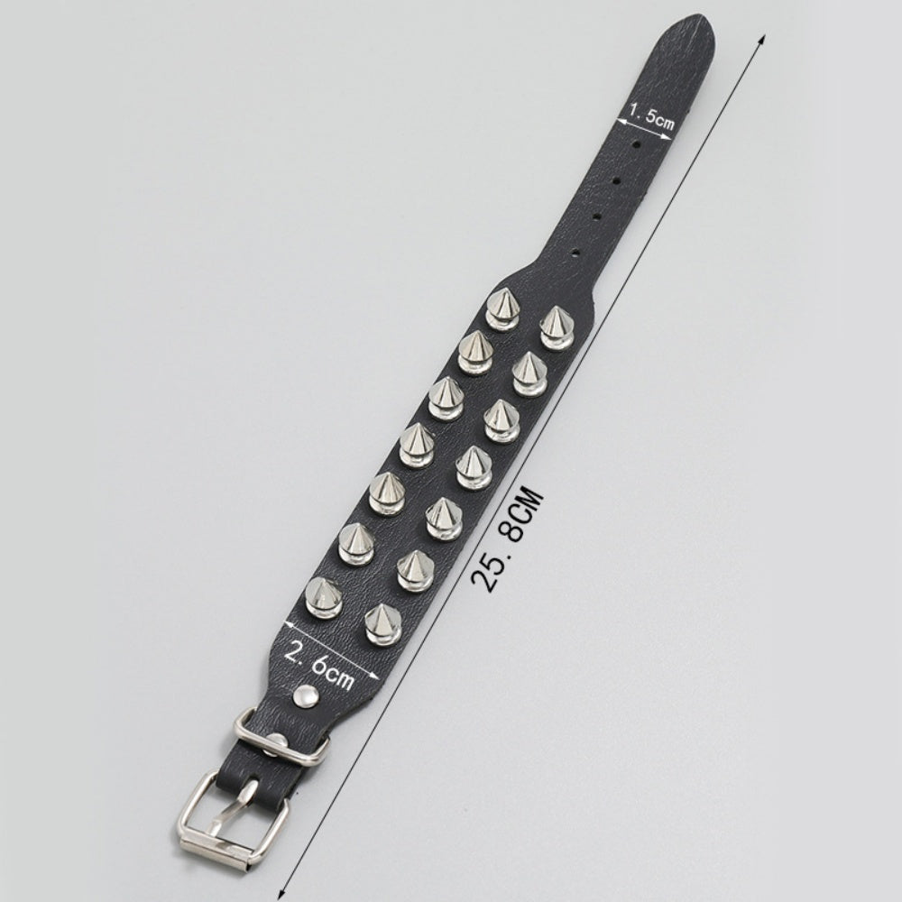 BRACELET AVEC CLOUS GOTHIQUE