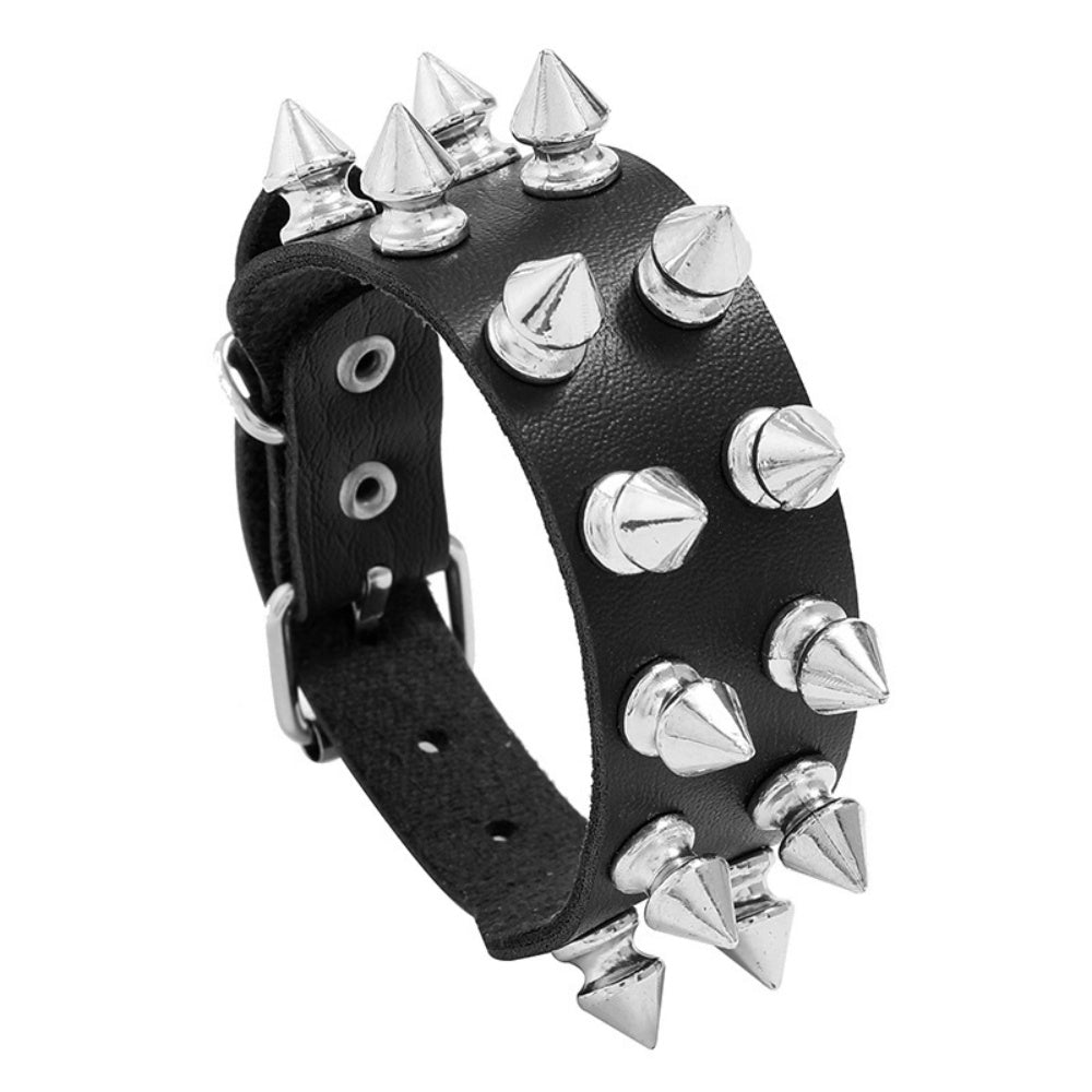 BRACELET AVEC CLOUS GOTHIQUE