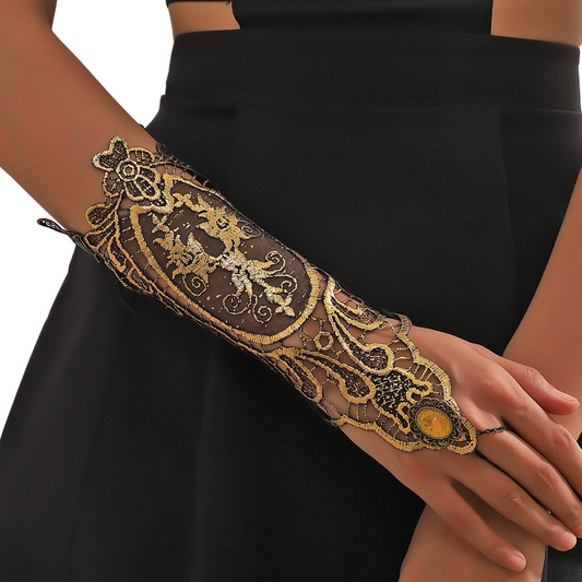 UNE MANCHETTE RETRO DENTELLE