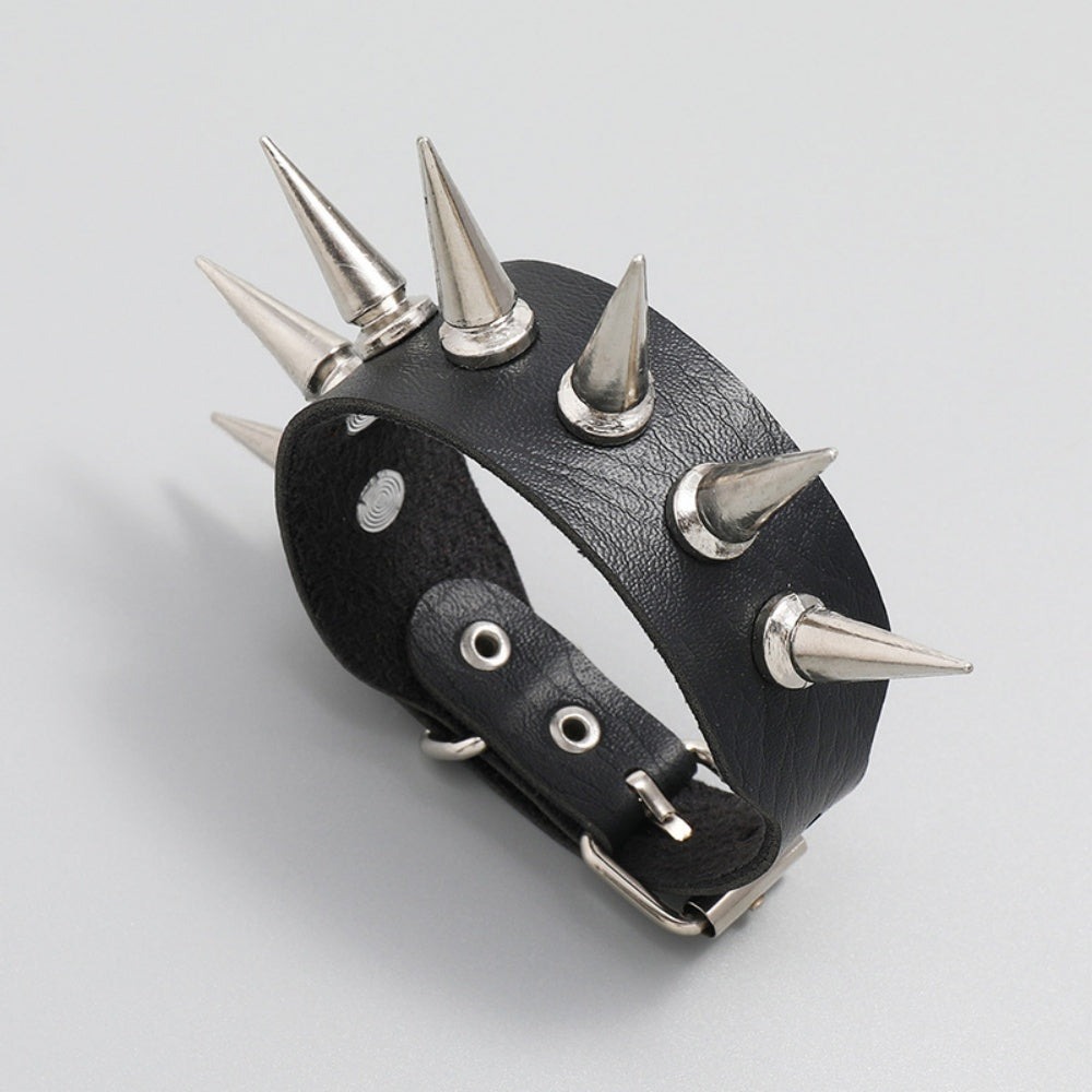 BRACELET CLOUS GOTHIQUE