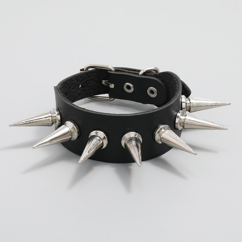 BRACELET CLOUS GOTHIQUE