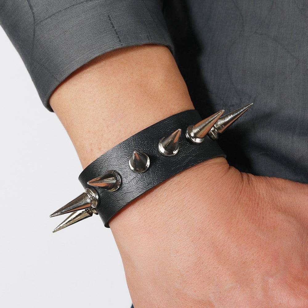 BRACELET CLOUS GOTHIQUE