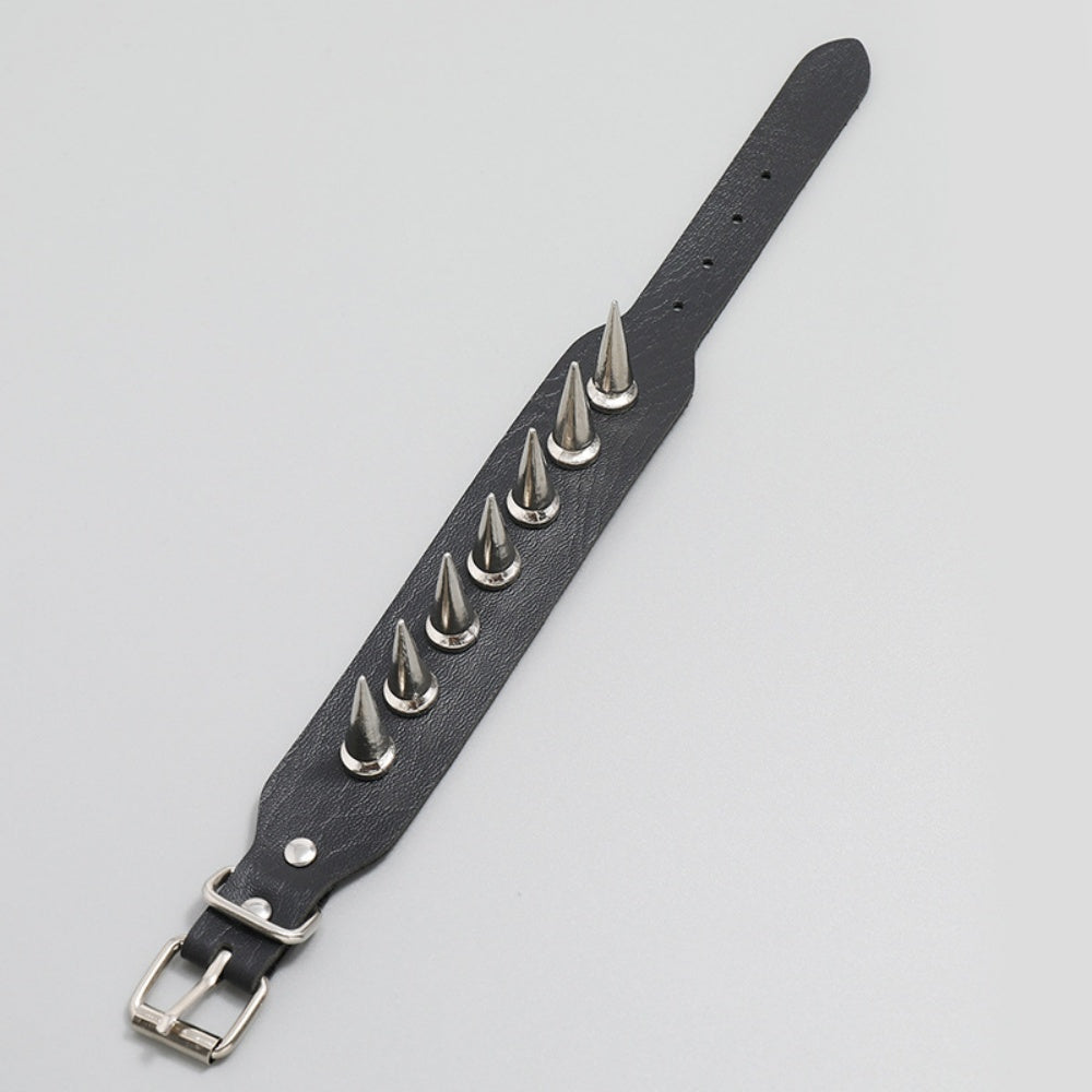 BRACELET CLOUS GOTHIQUE