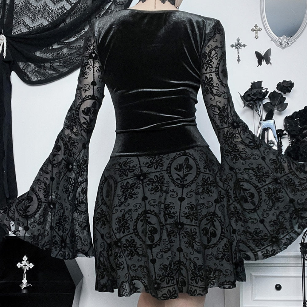 ROBE LONG GOTH MANCHE BOUFFANTE