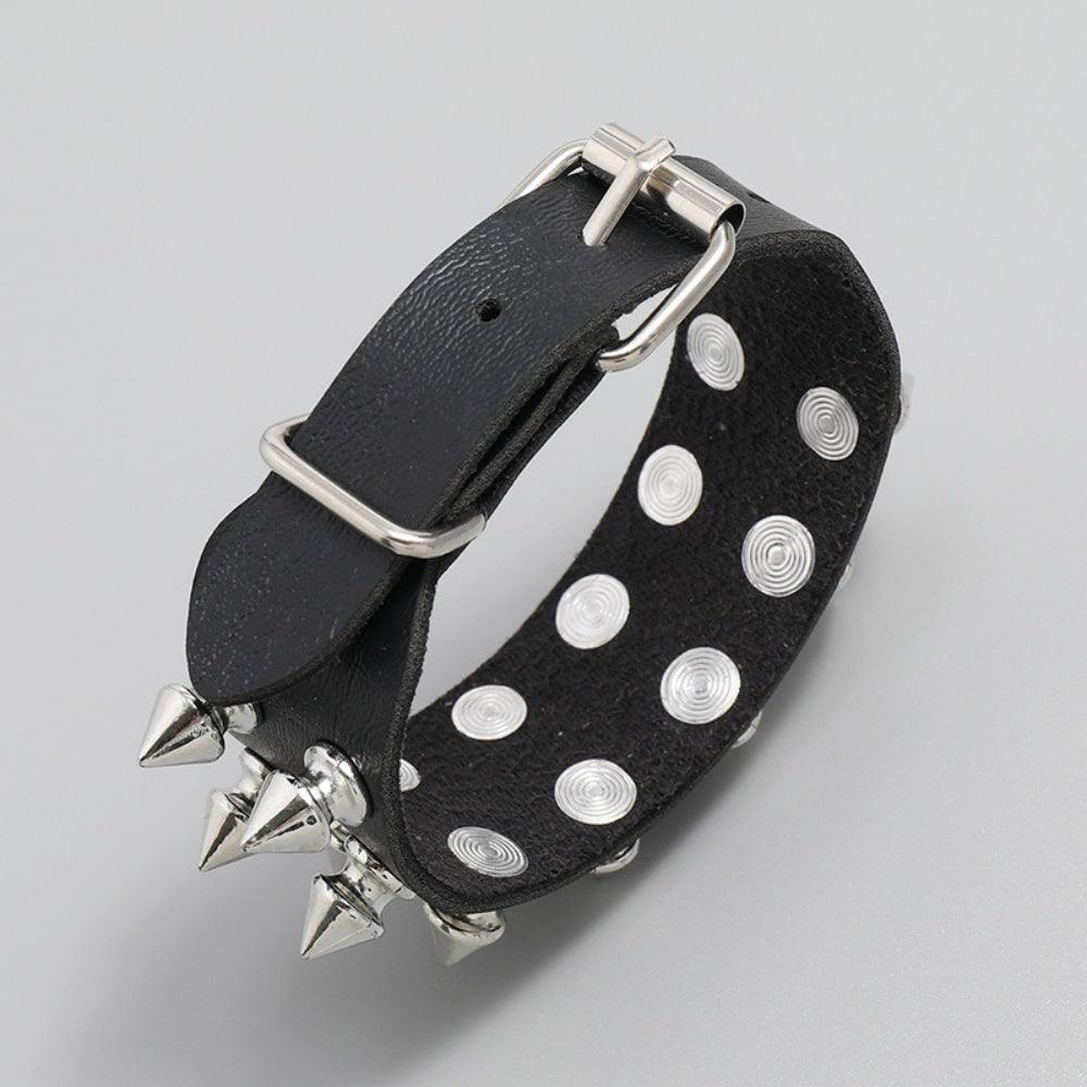 BRACELET AVEC CLOUS GOTHIQUE